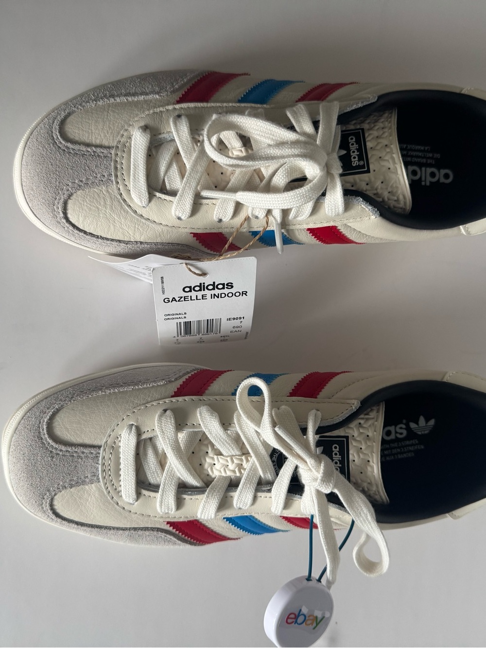 Rare Adidas Gazelle NWT unisex Men’s 7.5 Women’s 8.5 White Leather w/red & blue